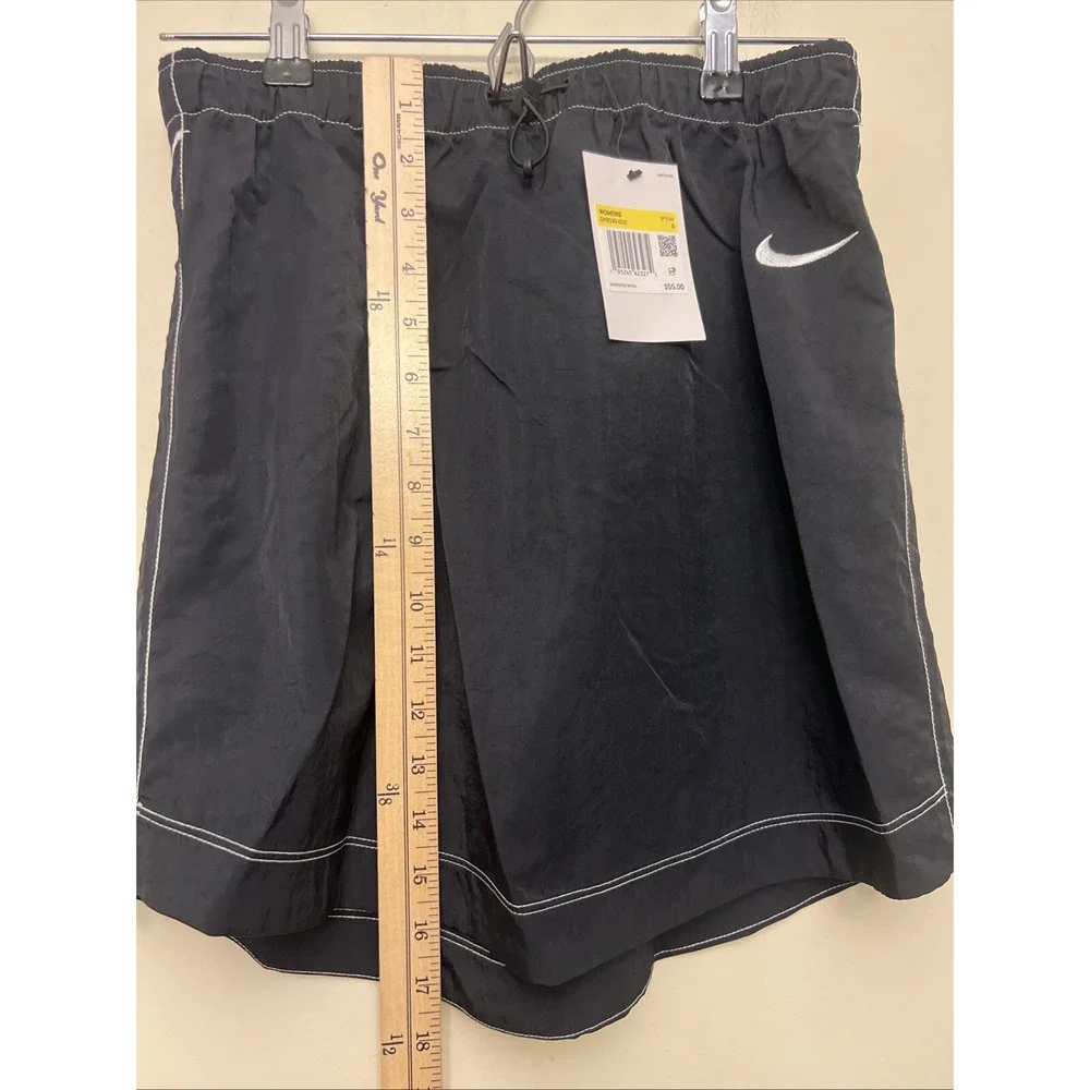 Nike women's standard skirt, small, black NWT‎ High Rise